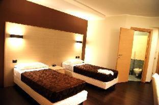 Hotel Sogni D'Oro Airport - 7