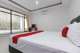 RedDoorz Premium near Stasiun Lenteng Agung - Jakarta - 1
