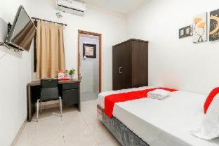 RedDoorz Plus near Trisakti University - Jakarta - 2