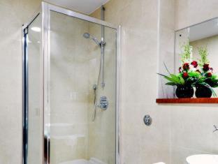 Cheval Harrington Court at South Kensington - London - 6