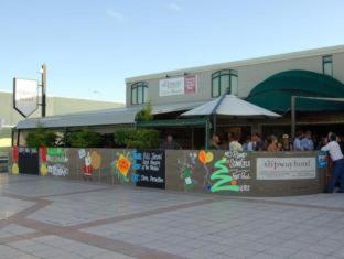Slipway Hotel Motel - 4
