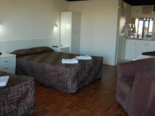Slipway Hotel Motel - 3