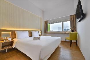 Whiz Prime Hotel Basuki Rahmat Malang - Malang - 8