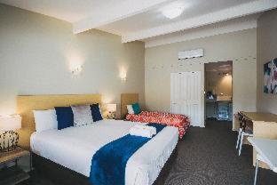 Six Degrees Motel - 5