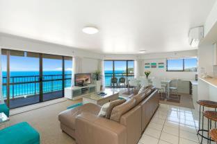 Burleigh Esplanade Apartments - 3