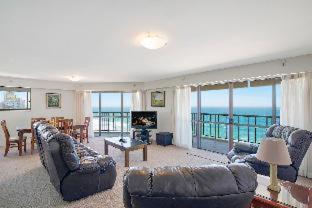 Burleigh Esplanade Apartments - 1