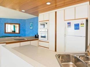 Oceanside Resort - Absolute Beachfront Apartments - Gold Coast - 8