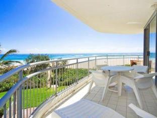 Oceanside Resort - Absolute Beachfront Apartments - Gold Coast - 5