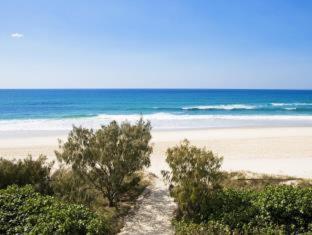 Oceanside Resort - Absolute Beachfront Apartments - Gold Coast - 4