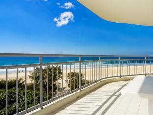 Oceanside Resort - Absolute Beachfront Apartments - Gold Coast - 3