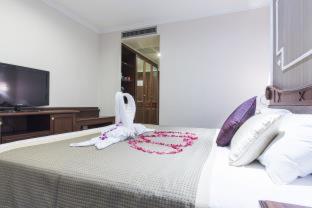 Majestic Suites Hotel - 9
