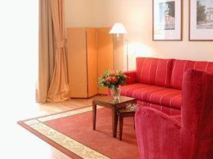 Louisa's Place - 8