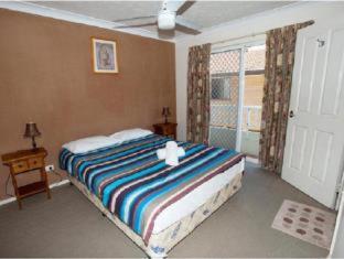 Surfers Tradewinds - 2