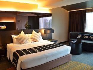 Golden Tulip Mandison Suites - 1