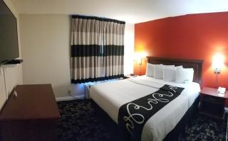 Ramada by Wyndham Oceanside - Oceanside - 1