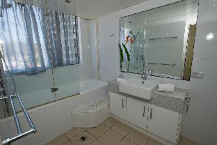 Oceania on Burleigh Beach - Gold Coast - 4