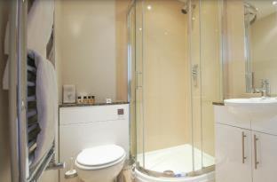Crompton Court Apartments - 4