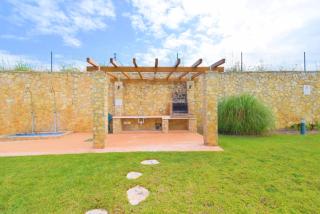 Private large terrace facing the swimming pool - 2