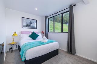 Modern, Plush & Picturesque - Brand New Townhouse - Queenstown - 3