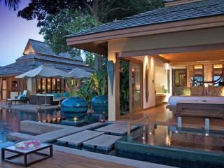 Upni Duniya - Luxury, Beachfront 9-suites Villa - Bangrak Beach - 6