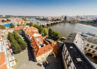 Archibald At the Charles Bridge - Prague - 8