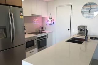 BEACH Luxury Upmarket 2B 2B OCEAN VIEWS 250m to BUDDINA BEACH! - Buddina - 3