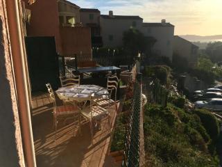 CAVALAIRE vue MER au loin MAISONNETTE TOUT ÉQUIPÉE POUR 4 PERSONNES AVEC PISCINE CLIM WIFI VÉLOS TV BARBECUES - Cavalaire-sur-Mer - 7