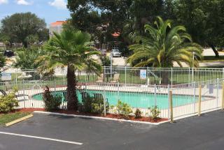 Days Inn by Wyndham Bradenton I-75 - Bradenton - 9