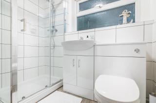 PLATFORM Avenues Apartment 1 with Free Street Parking - Hull - 1