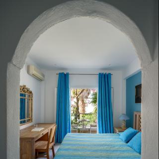 Alesahne Beach Hotel - Kamari - 9