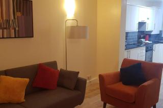 Garland Modern House With Parking & Garden Croydon - Croydon - 2