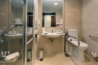 Hotel Crowne Plaza Madrid Airport - Madrid - 3