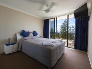 Southern Cross Beachfront Holiday Apartments - 9
