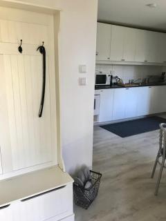 Rymlig lägenhet i avdelat hus med egen parkering - 4