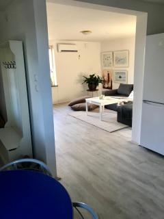 Rymlig lägenhet i avdelat hus med egen parkering - 5
