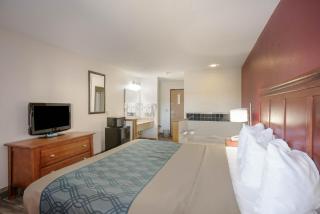 Econo Lodge - Cedar Rapids - 8