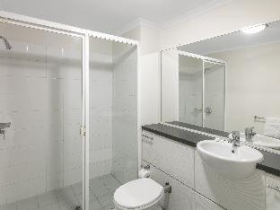 Oaks Brisbane River City Suites - 7