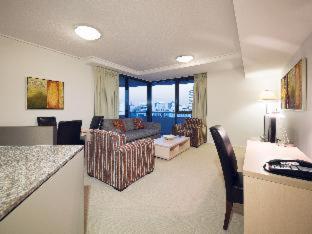 Oaks Brisbane Aurora Suites - 7