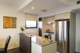 Oaks Brisbane Aurora Suites - 5
