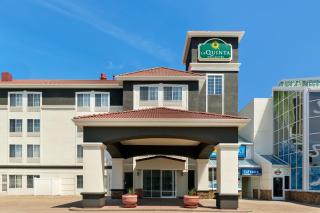 La Quinta Inn and Suites by Wyndham at WaTiki Waterpark - 9