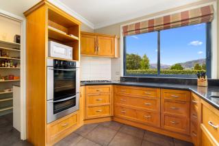 Hilltop Blue Views - Wanaka Holiday Home - Wanaka - 1