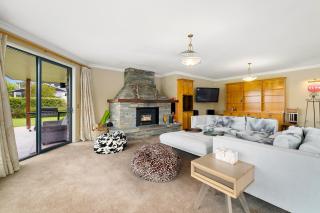 Hilltop Blue Views - Wanaka Holiday Home - Wanaka - 6