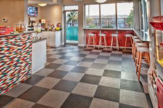 The Thunderbird Inn - 9