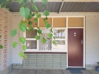 Glossop Motel - Winkie - 9