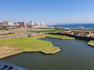 Accommodation Front - Gorgeous 4 Sleeper Beachfront Apartment - Durban - 3
