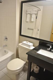 Travelodge by Wyndham Ottawa East - Ottawa - 1