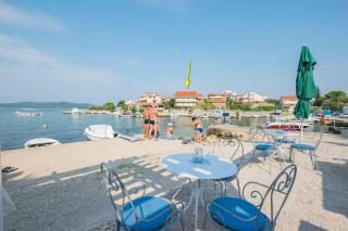 Apartment Frane - Brodarica - 0