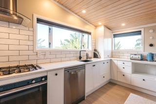 Pohutukawa Cottage, Waiheke Island - Surfdale - 3