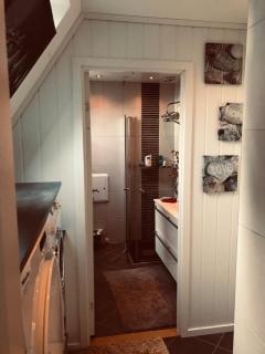 Ålesund downtown loft room with shared bathroom - Ålesund - 3
