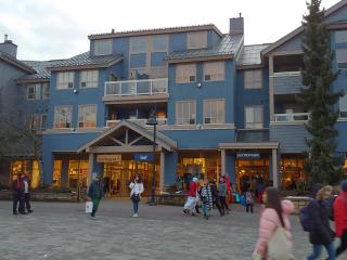Tyndalstone Lodge 3 Bedroom in the Heart of Village North Whistler - 5